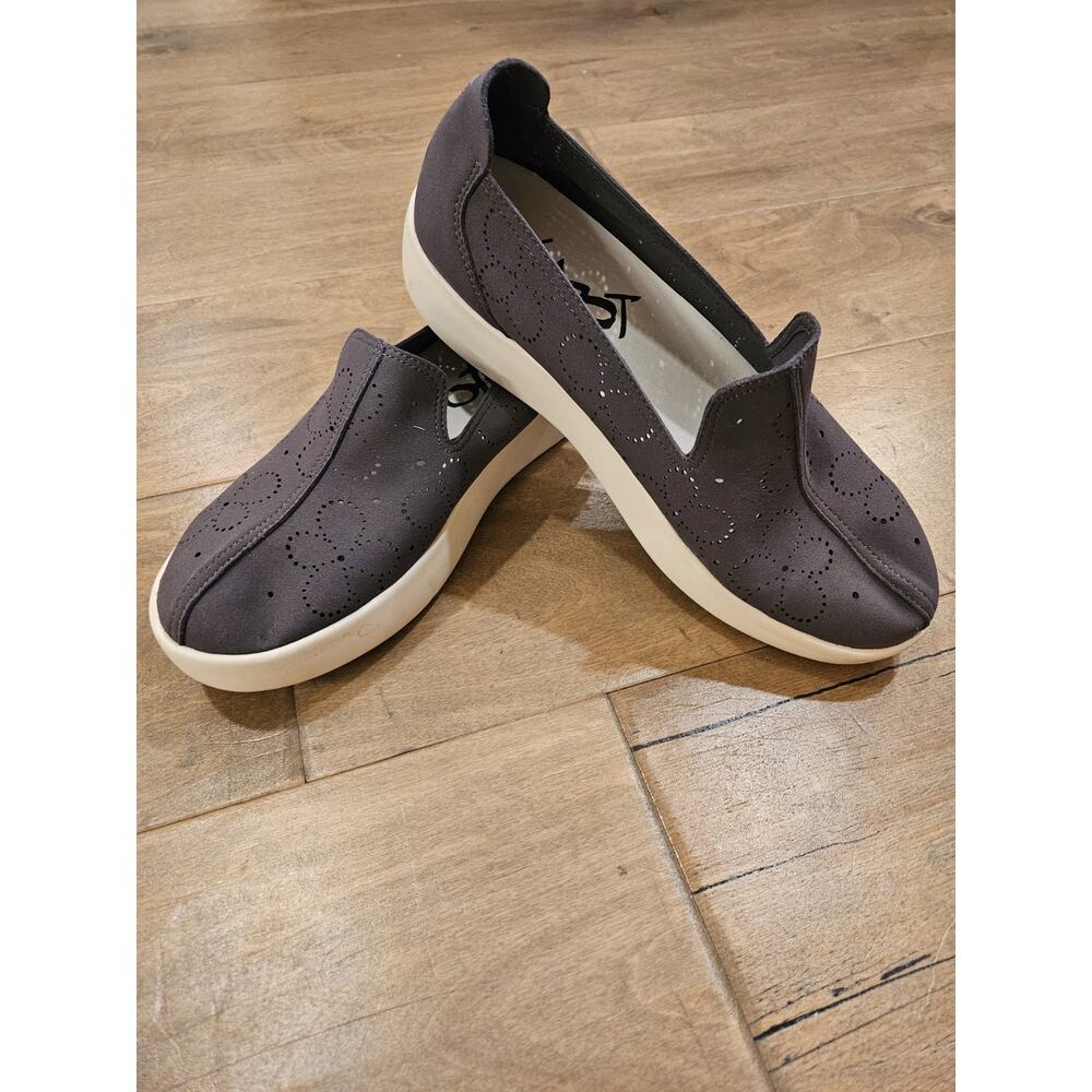 OTBT Gray Coexist Wedge Womens Slip-On Shoes size 9 Floral Perforated Sneakers